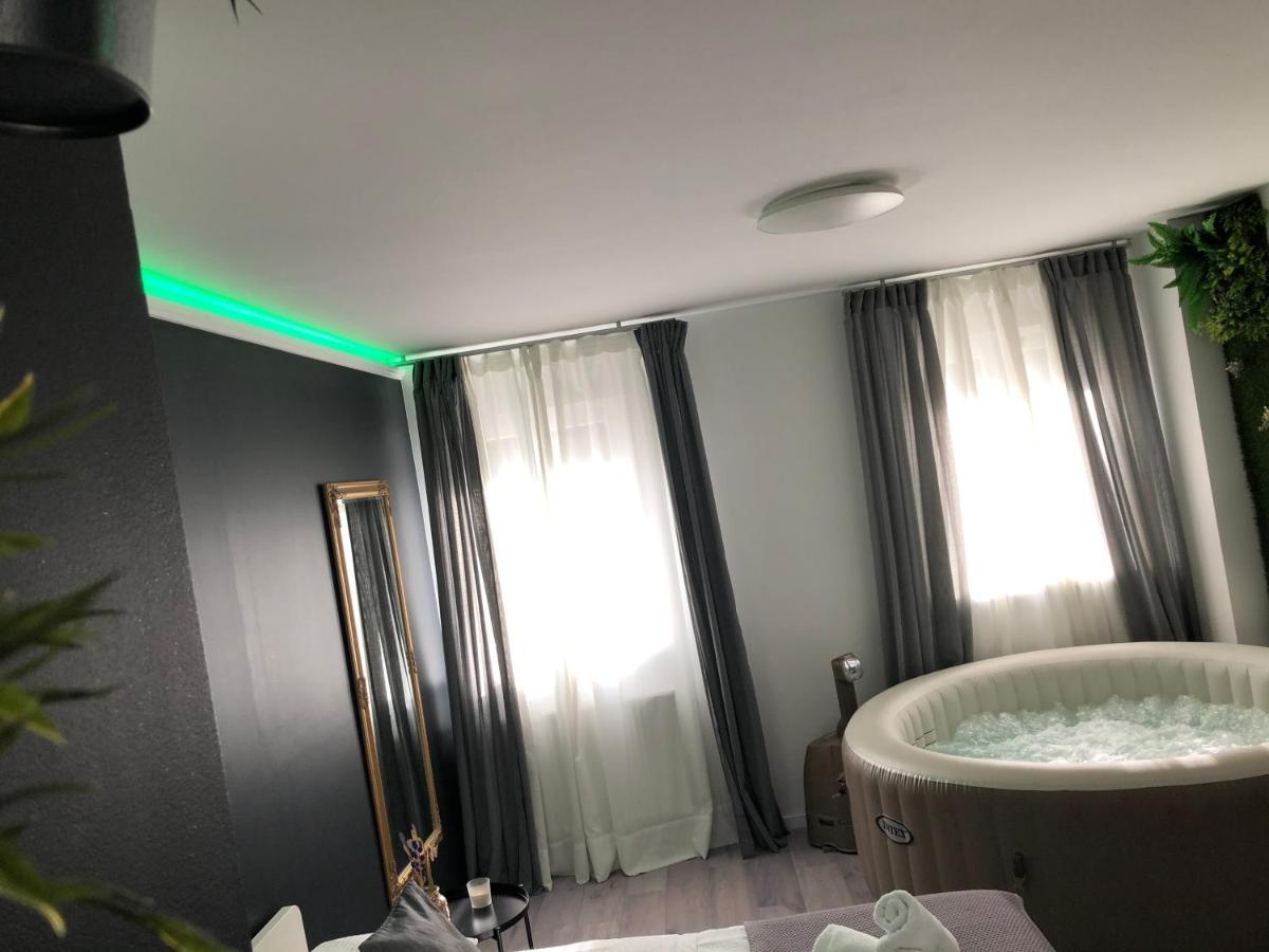 Apartment Zagreb Jacuzzi Екстер'єр фото