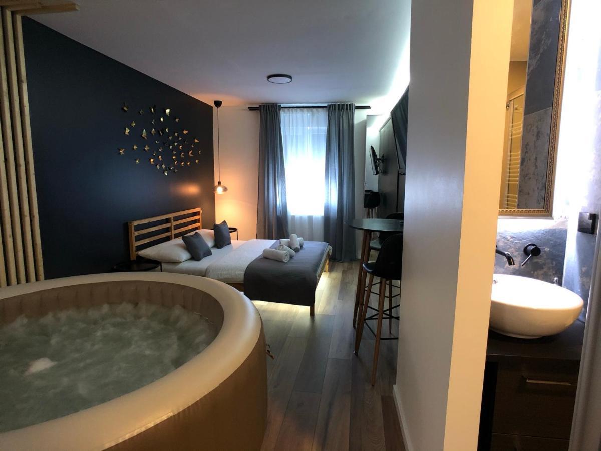 Apartment Zagreb Jacuzzi Екстер'єр фото